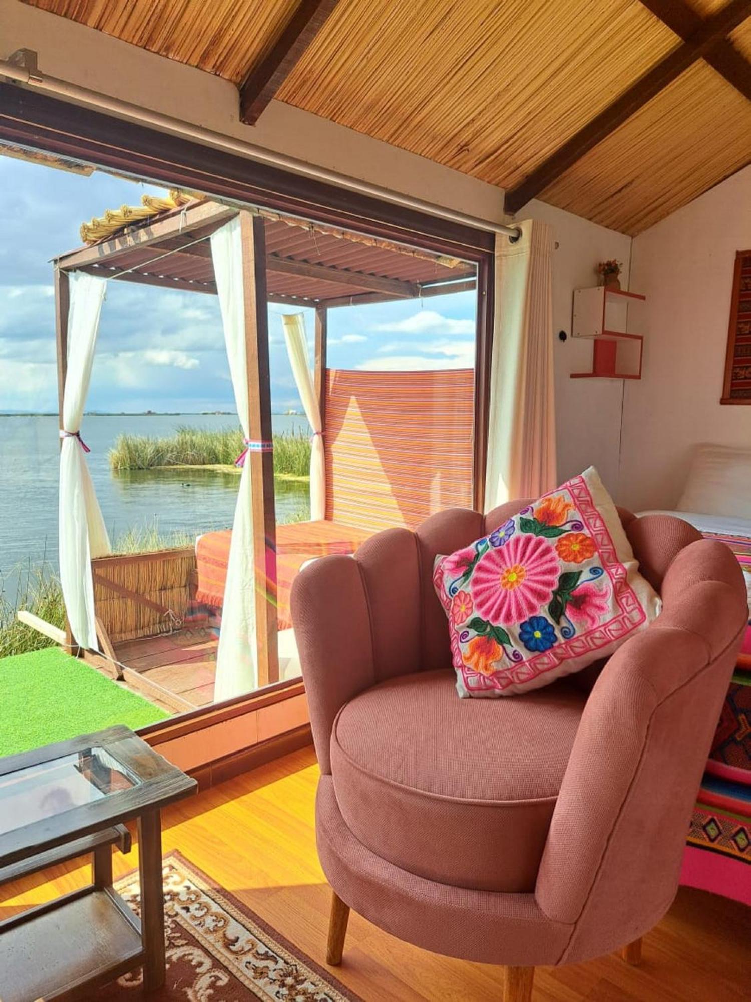 Uros Aruma-Uro On Uros Floating Islands Puno Exterior foto